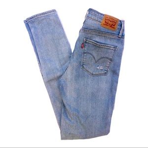 LEVI LIGHT WASH HIGH WAISTED JEANS